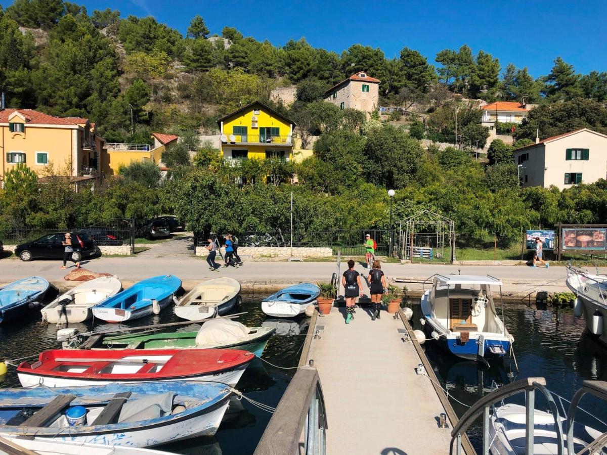 Apartments & Rooms Formenti Skradin Exterior photo