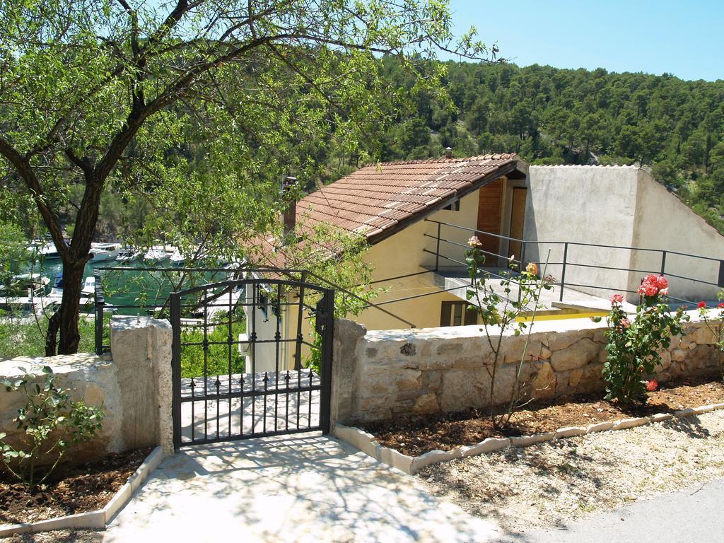 Apartments & Rooms Formenti Skradin Exterior photo